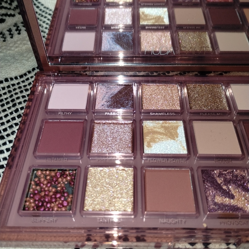 Huda Naughty eyeshadow palette - Picture 3 of 7